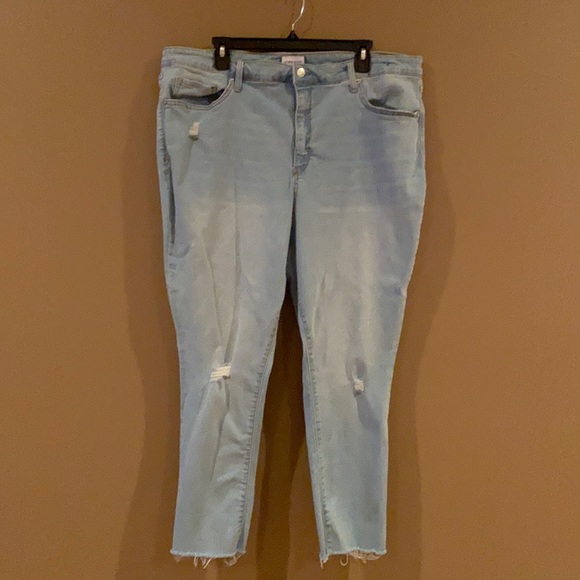 🎉Crown & Ivy High Rise Skinny Crop Distressed Frayed Denim Jeans Size 22W - Picture 1 of 6
